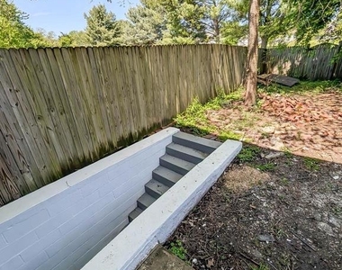 404 Liberty Court - Photo Thumbnail 14
