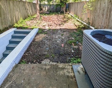 404 Liberty Court - Photo Thumbnail 15