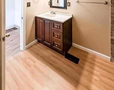 404 Liberty Court - Photo Thumbnail 38