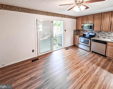 404 Liberty Court - Photo Thumbnail 17