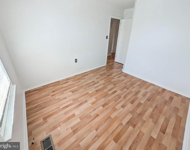 404 Liberty Court - Photo Thumbnail 30