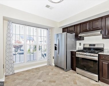 5621 Queen Anne Court - Photo Thumbnail 8