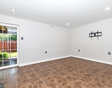 5621 Queen Anne Court - Photo Thumbnail 33