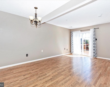 5621 Queen Anne Court - Photo Thumbnail 2