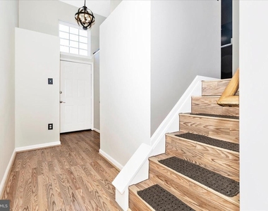 5621 Queen Anne Court - Photo Thumbnail 1