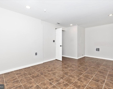 5621 Queen Anne Court - Photo Thumbnail 31