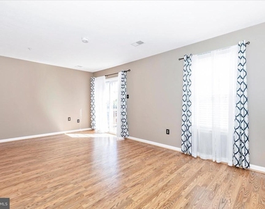 5621 Queen Anne Court - Photo Thumbnail 5
