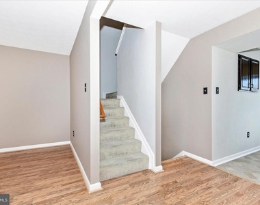 5621 Queen Anne Court - Photo Thumbnail 14