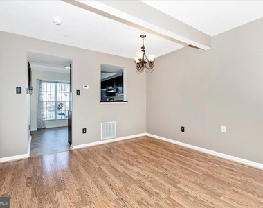 5621 Queen Anne Court - Photo Thumbnail 6