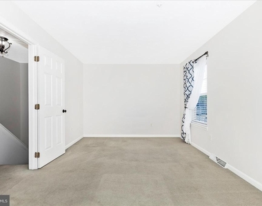5621 Queen Anne Court - Photo Thumbnail 16