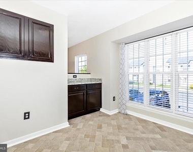 5621 Queen Anne Court - Photo Thumbnail 12