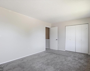 663 Johahn Drive - Photo Thumbnail 8