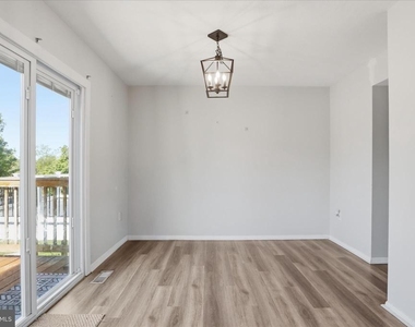 663 Johahn Drive - Photo Thumbnail 5