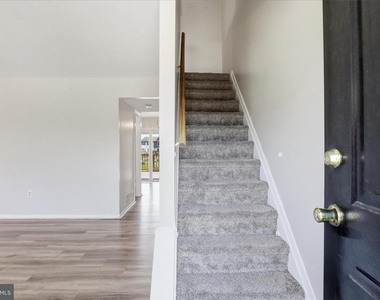 663 Johahn Drive - Photo Thumbnail 7