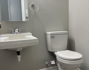 406 Essexwood Court - Photo Thumbnail 13