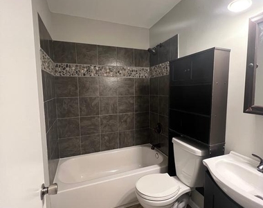 406 Essexwood Court - Photo Thumbnail 8