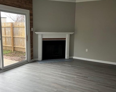 406 Essexwood Court - Photo Thumbnail 2