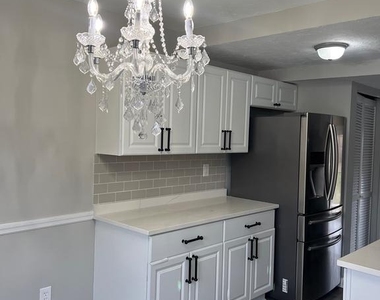 406 Essexwood Court - Photo Thumbnail 4