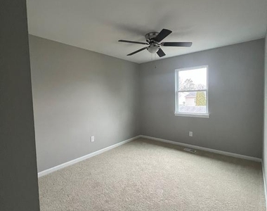 406 Essexwood Court - Photo Thumbnail 9