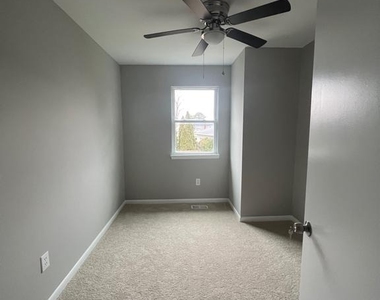 406 Essexwood Court - Photo Thumbnail 10