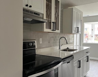 406 Essexwood Court - Photo Thumbnail 3