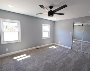5110 Kenwood Avenue - Photo Thumbnail 24