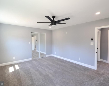 5110 Kenwood Avenue - Photo Thumbnail 23