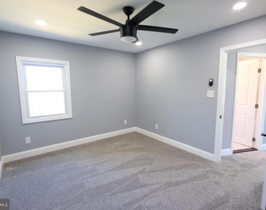 5110 Kenwood Avenue - Photo Thumbnail 4