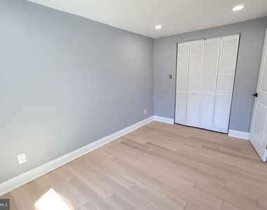 5110 Kenwood Avenue - Photo Thumbnail 27
