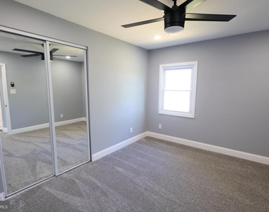 5110 Kenwood Avenue - Photo Thumbnail 3