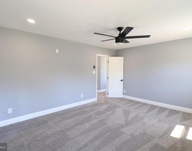 5110 Kenwood Avenue - Photo Thumbnail 25