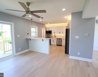 5110 Kenwood Avenue - Photo Thumbnail 10