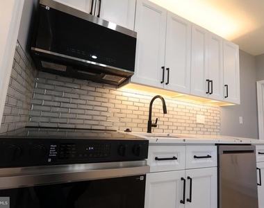 5110 Kenwood Avenue - Photo Thumbnail 14