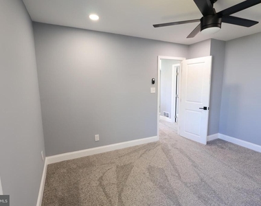 5110 Kenwood Avenue - Photo Thumbnail 5