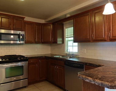 109 Deep Dale Drive - Photo Thumbnail 6