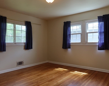 109 Deep Dale Drive - Photo Thumbnail 11