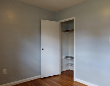 109 Deep Dale Drive - Photo Thumbnail 16