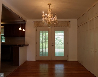 109 Deep Dale Drive - Photo Thumbnail 4