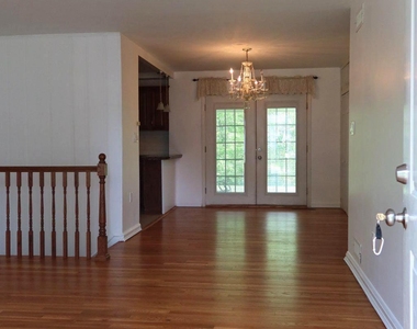 109 Deep Dale Drive - Photo Thumbnail 2
