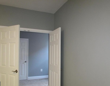 2735 Chesterfield Avenue - Photo Thumbnail 20