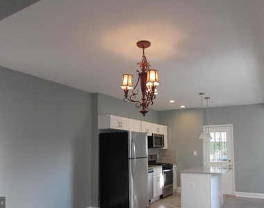 2735 Chesterfield Avenue - Photo Thumbnail 3