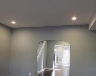 2735 Chesterfield Avenue - Photo Thumbnail 10