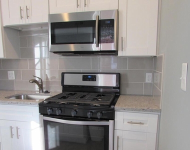 2735 Chesterfield Avenue - Photo Thumbnail 7