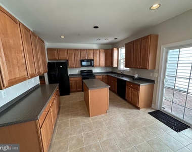 33176 Denton Street - Photo Thumbnail 6