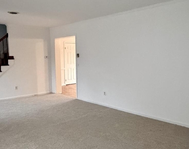 15 Colgate Drive - Photo Thumbnail 5