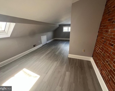 1000 W 8th Street - Photo Thumbnail 13