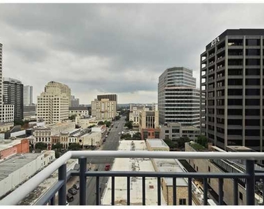 800 Brazos St - Photo Thumbnail 14