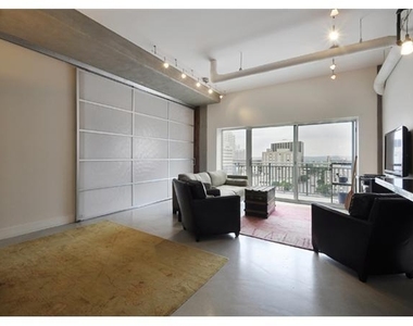 800 Brazos St - Photo Thumbnail 3