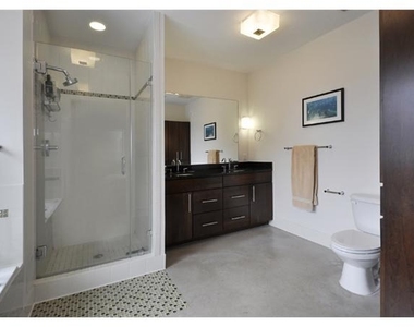 800 Brazos St - Photo Thumbnail 13
