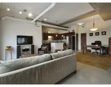 800 Brazos St - Photo Thumbnail 1
